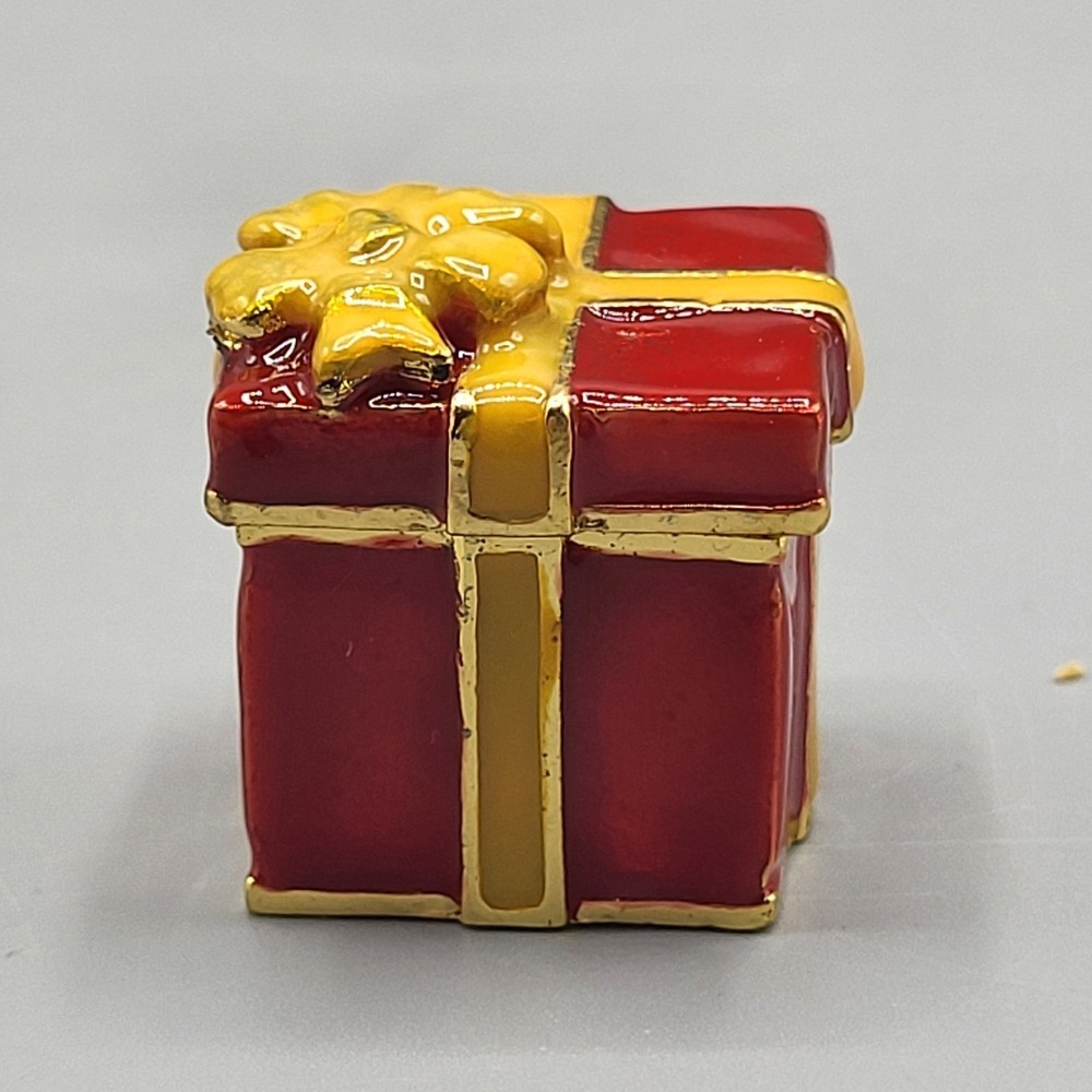 Work of Art Trinket Box Miniature Red Gift Present Holiday Enameled Magnetic Red - Picture 2 of 11